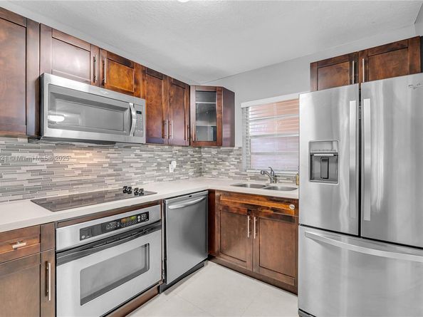 9431 Live Oak Pl 205, Davie FL 33324