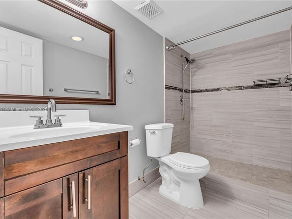 9431 Live Oak Pl 205, Davie FL 33324