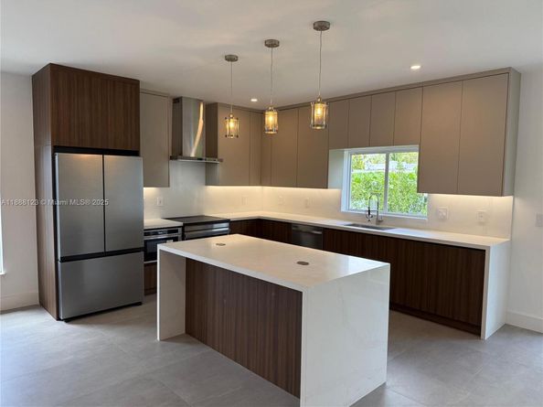 3431 NW 14th Ter, Miami FL 33125