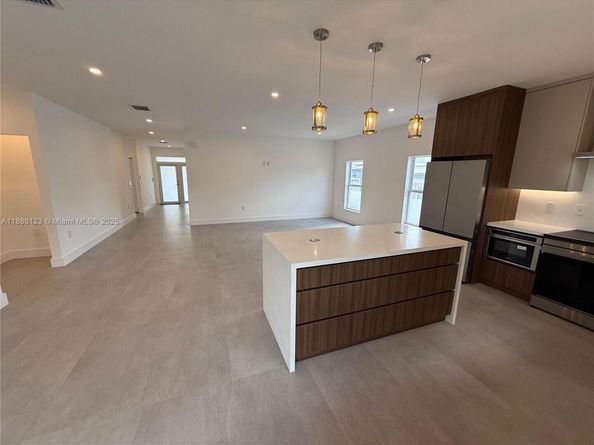 3431 NW 14th Ter, Miami FL 33125