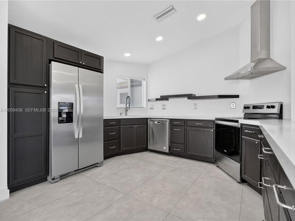 9428 NW 46th Ct, Sunrise FL 33351