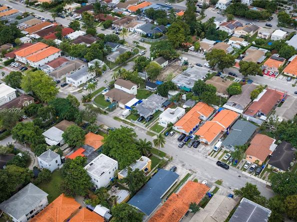 3422 SW 25th St, Miami FL 33133