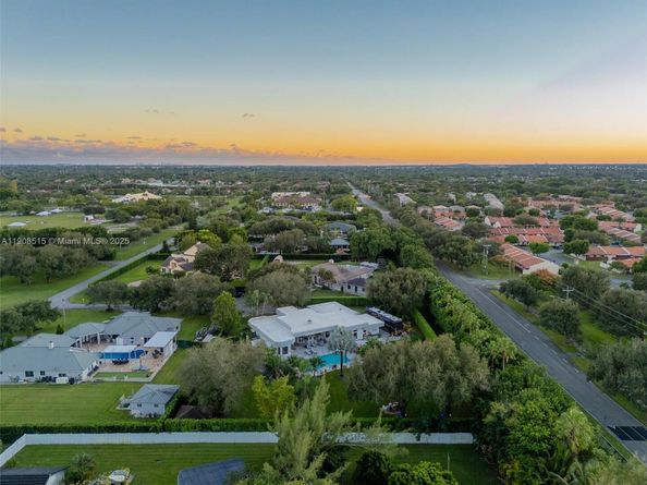 11135 SW 57th Ct, Cooper City FL 33328