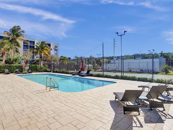 16478 NE 27th Pl 34, Eastern Shores FL 33160