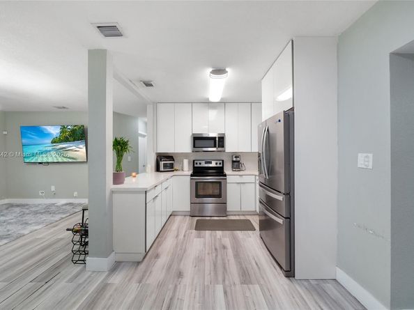 210 NW 126th St, North Miami FL 33168