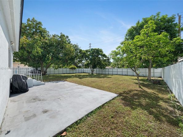 210 NW 126th St, North Miami FL 33168