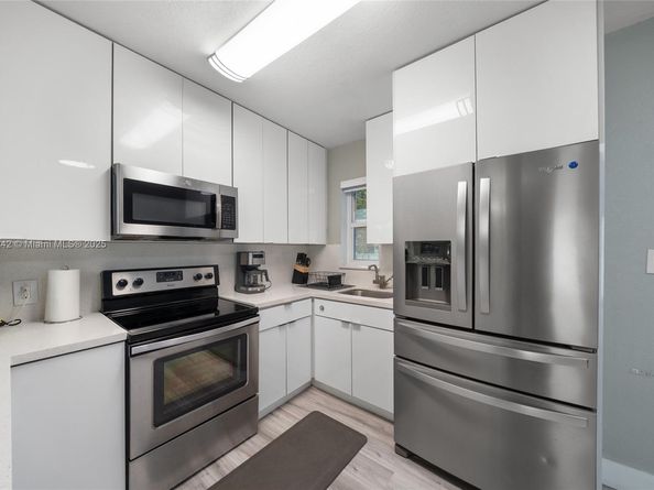 210 NW 126th St, North Miami FL 33168