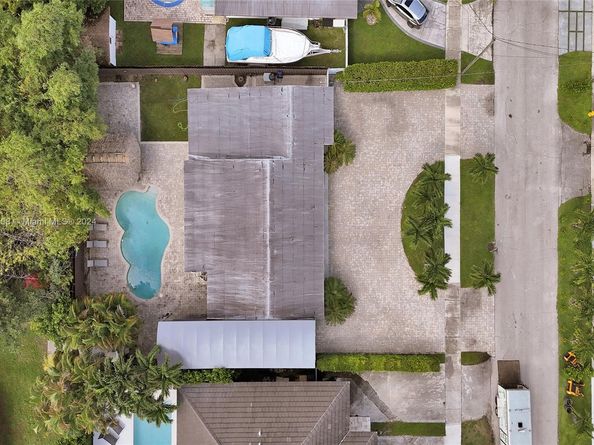 1910 N Hibiscus Dr, North Miami FL 33181