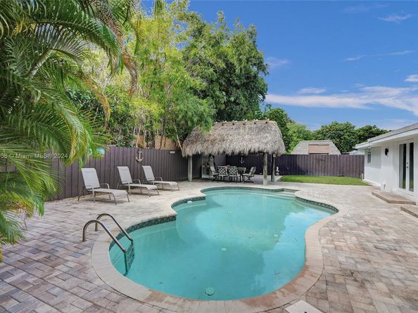 1910 N Hibiscus Dr, North Miami FL 33181