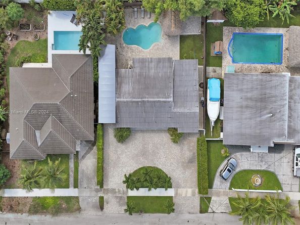 1910 N Hibiscus Dr, North Miami FL 33181