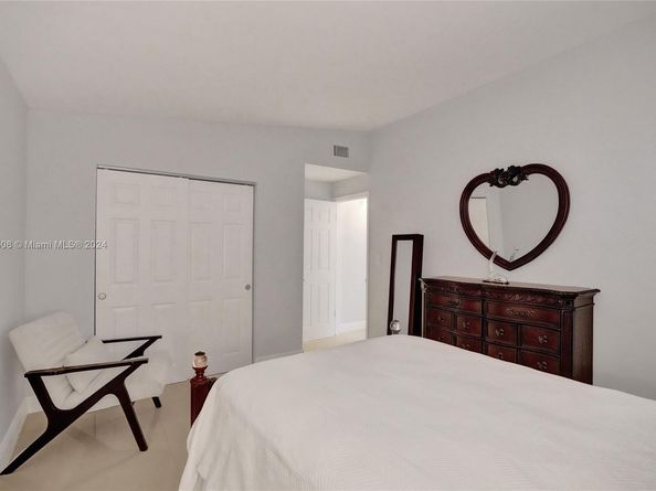 1910 N Hibiscus Dr, North Miami FL 33181