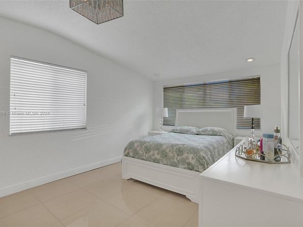 1910 N Hibiscus Dr, North Miami FL 33181