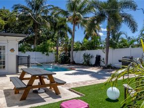 1116 SE 13th Ct, Deerfield Beach FL 33441