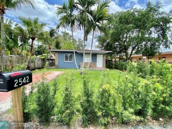 2540 NE 181st St, North Miami Beach FL 33160