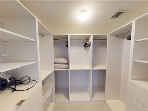 650 NE 32nd St 2005, Miami FL 33137