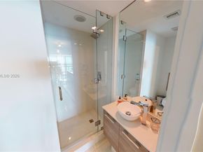 650 NE 32nd St 2005, Miami FL 33137