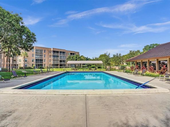 1900 Sabal Palm Dr 201, Davie FL 33324