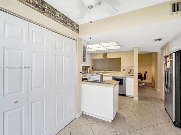 1900 Sabal Palm Dr 201, Davie FL 33324