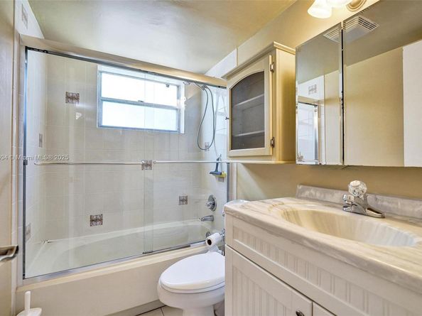 1900 Sabal Palm Dr 201, Davie FL 33324