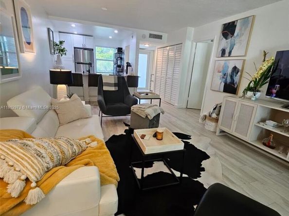 9081 Lime Bay Blvd 302, Tamarac FL 33321