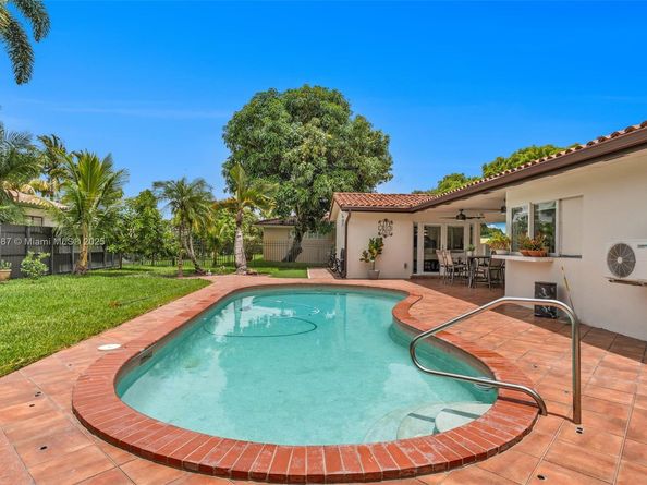 6963 Seagrape Ter, Miami Lakes FL 33014