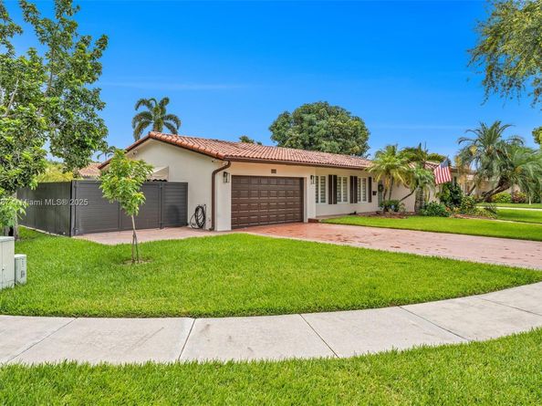 6963 Seagrape Ter, Miami Lakes FL 33014