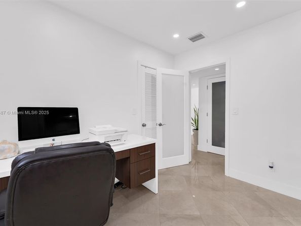 6963 Seagrape Ter, Miami Lakes FL 33014