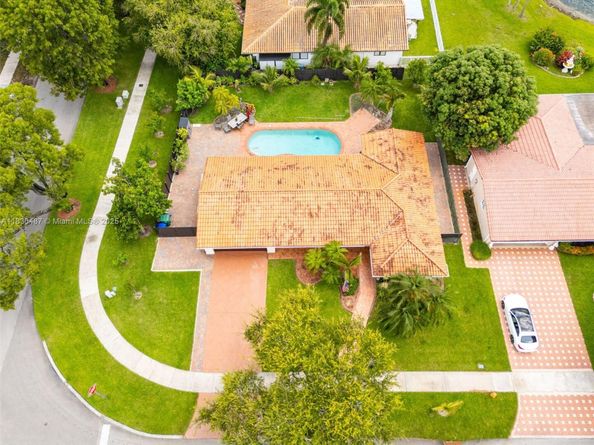 6963 Seagrape Ter, Miami Lakes FL 33014