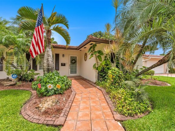 6963 Seagrape Ter, Miami Lakes FL 33014