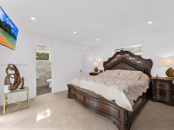 6963 Seagrape Ter, Miami Lakes FL 33014