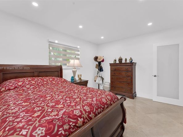 6963 Seagrape Ter, Miami Lakes FL 33014