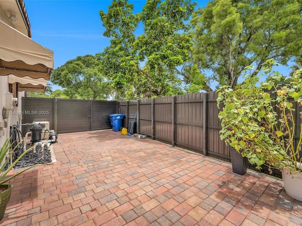 6963 Seagrape Ter, Miami Lakes FL 33014