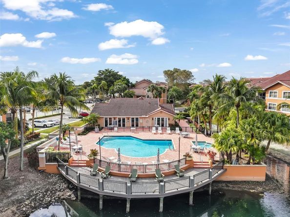 8901 Wiles Rd 103, Coral Springs FL 33067