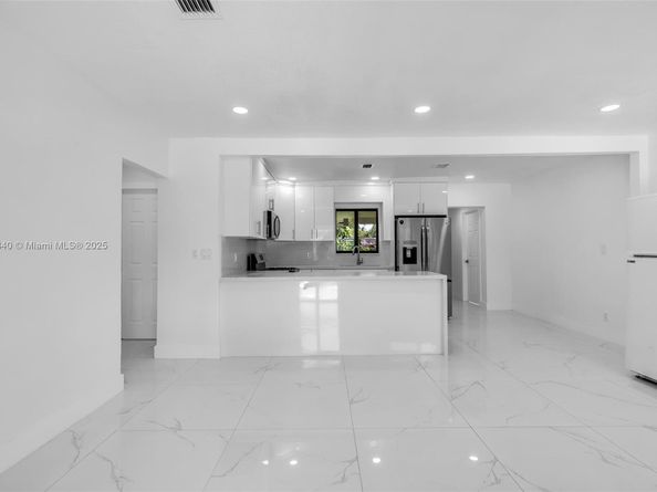 1010 NE 140th St, North Miami FL 33161