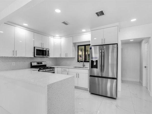 1010 NE 140th St, North Miami FL 33161