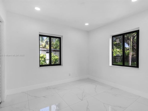 1010 NE 140th St, North Miami FL 33161