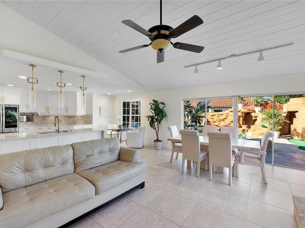 2900 NW 25th Way, Boca Raton FL 33434