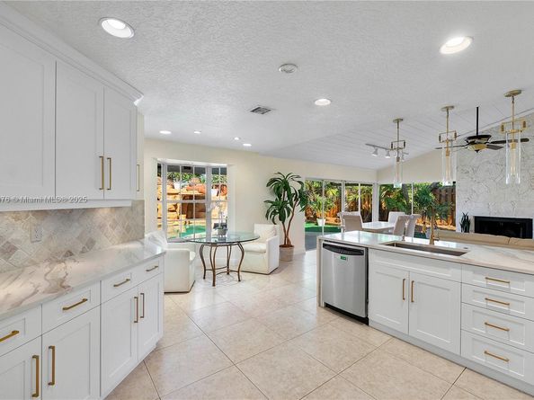 2900 NW 25th Way, Boca Raton FL 33434