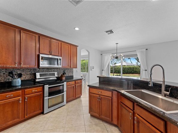4075 Cascade Ter, Weston FL 33332