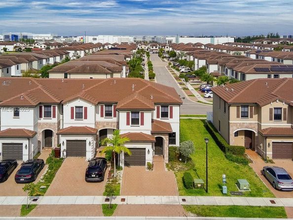 10966 W 33rd Way, Hialeah FL 33018