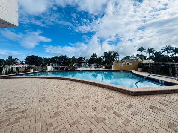 2000 NE 135th St 403, North Miami FL 33181