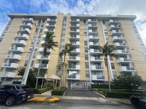 2000 NE 135th St 403, North Miami FL 33181