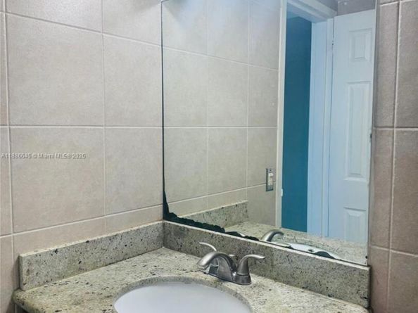 2000 NE 135th St 403, North Miami FL 33181