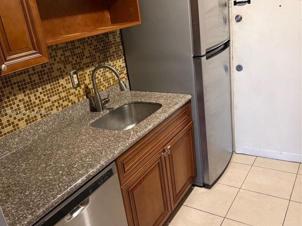 2000 NE 135th St 403, North Miami FL 33181
