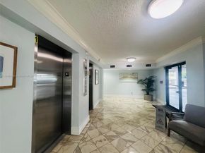 2000 NE 135th St 403, North Miami FL 33181