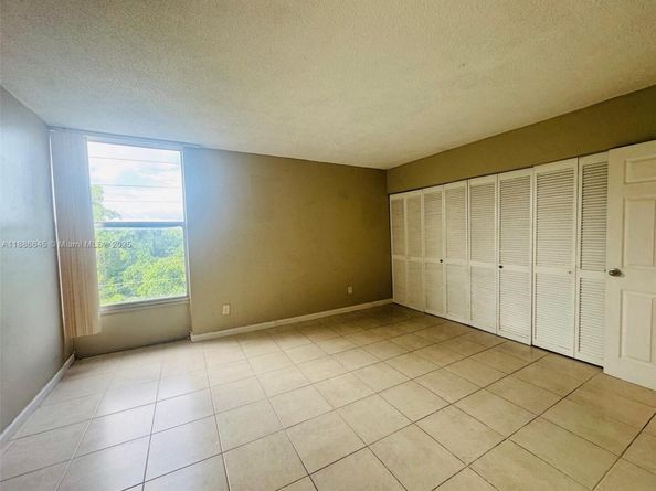 2000 NE 135th St 403, North Miami FL 33181