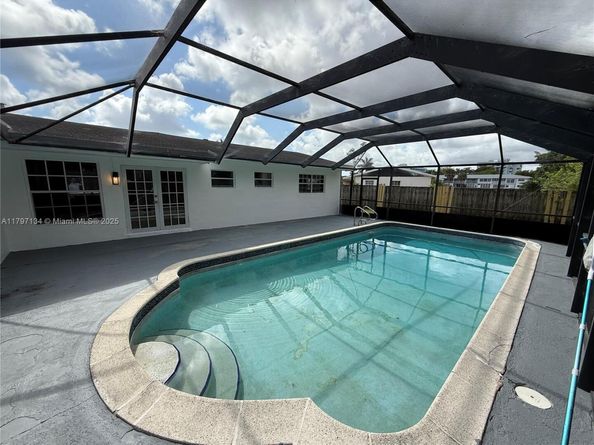 20570 NW 1st Ct, Miami Gardens FL 33169