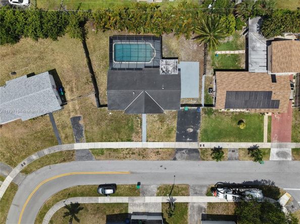 20570 NW 1st Ct, Miami Gardens FL 33169