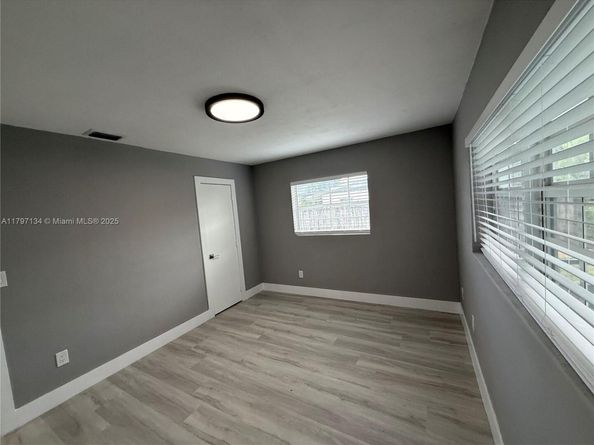 20570 NW 1st Ct, Miami Gardens FL 33169