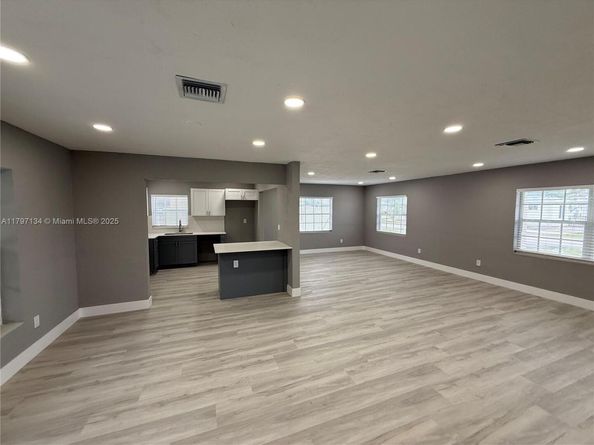 20570 NW 1st Ct, Miami Gardens FL 33169